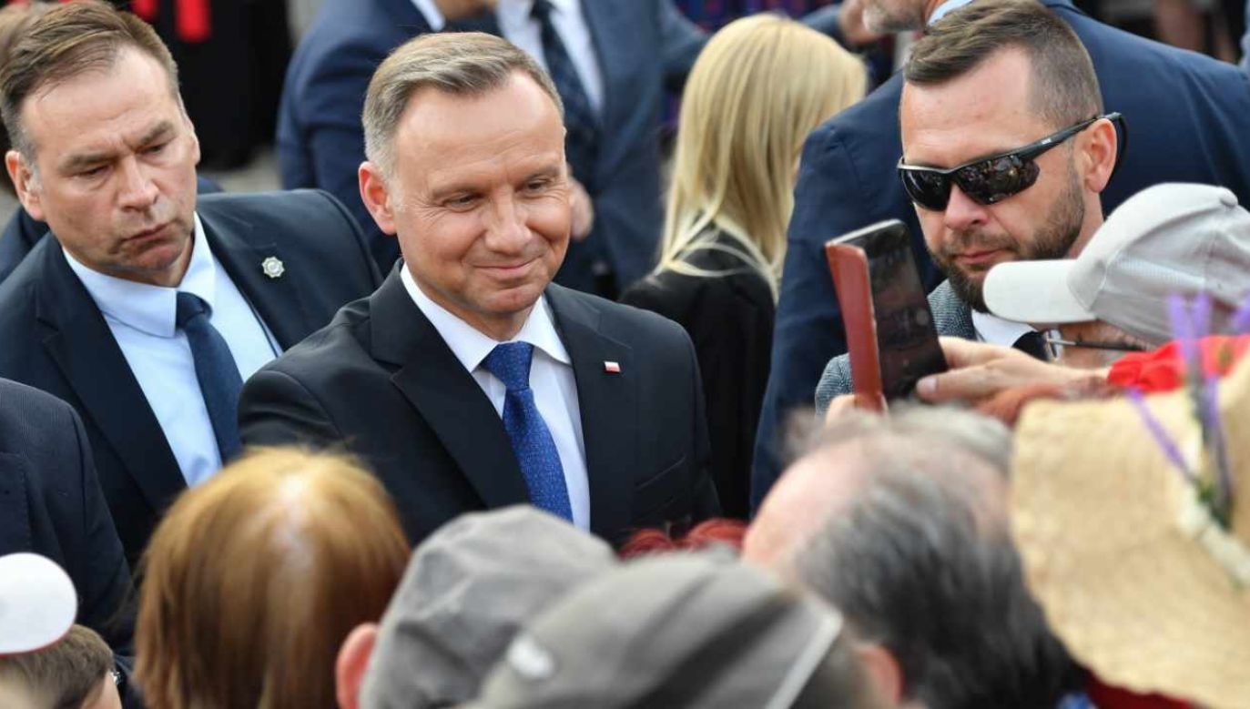 Prezydent Rzeczypospolitej Polskiej Andrzej Duda (C) na spotkaniu z mieszkańcami, 29 bm. w miejscowości Połczyn-Zdrój  (PAP/Marcin Bielecki)