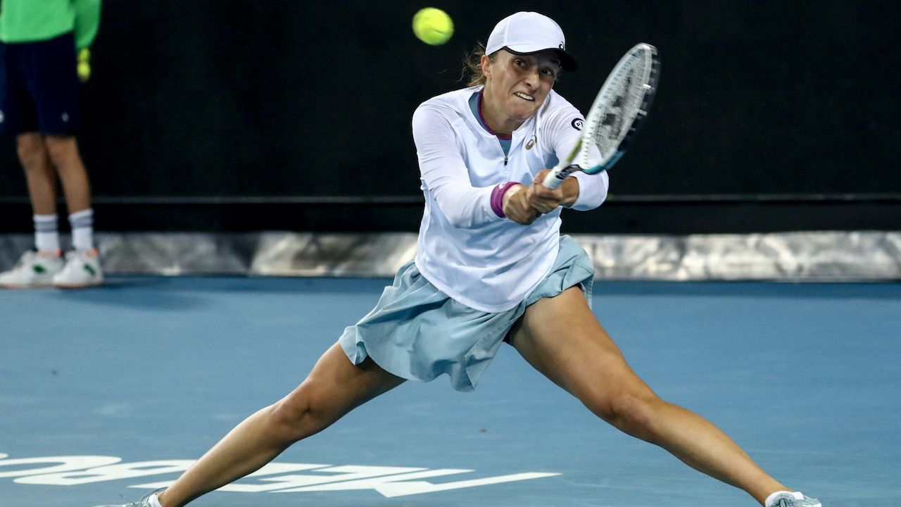 Iga Świątek odniosła kolejne zwycięstwo w Australian Open (fot. PAP.EPA/JASON O'BRIEN) Iga Świątek odniosła kolejne zwycięstwo w Australian Open (fot. PAP.EPA/JASON O'BRIEN)