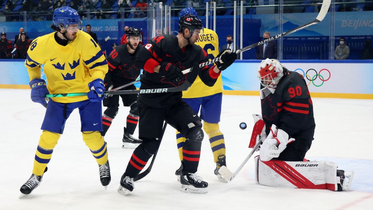 Матч хоккея швеция. Хоккей 2022 Швеция Канада. Россия Швеция хоккей. Шведские хоккеисты. Шведы в хоккее.