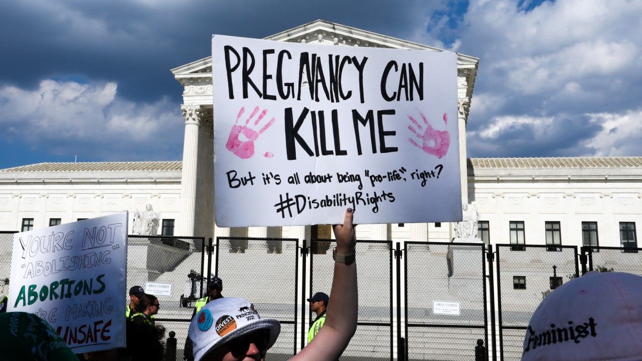 SN USA orzekł, że konstytucja nie gwarantuje aborcji (fot. Yasin Ozturk/Anadolu Agency via Getty Images)