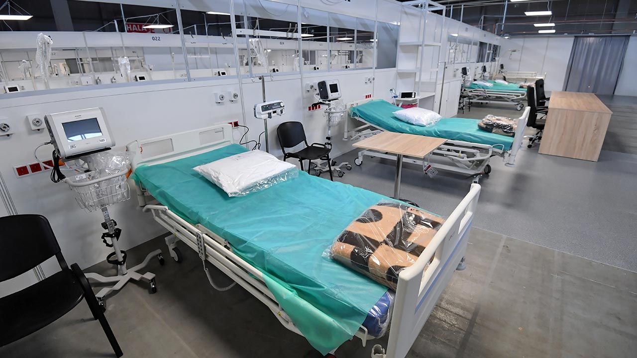 W placówce dostępnych będzie 150 miejsce dla pacjentów w tym 50 respiratorowych (fot. PAP/Piotr Polak)