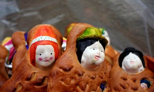Boliwia, 30 października 2016 r . „T'antawawas” (chleb dla dzieci) wystawiony na popularnym rynku upamiętniającym Dzień Wszystkich Świętych w La Paz. Fot. REUTERS / David Mercado