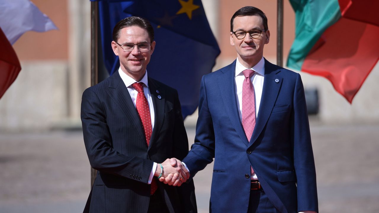 Wiceszef KE Jyrki Katainen i premier Mateusz Morawiecki (fot. PAP/Marcin Obara) Wiceszef KE Jyrki Katainen i premier Mateusz Morawiecki (fot. PAP/Marcin Obara)