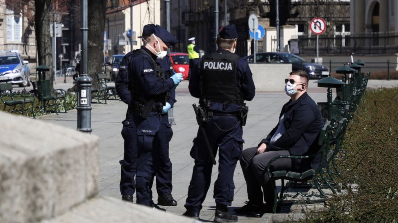 Od soboty zasady obowiązujące w strefie żółtej obejmą cały kraj (fot. Beata Zawrzel/NurPhoto via Getty Images, zdjęcie ilustracyjne) Od soboty zasady obowiązujące w strefie żółtej obejmą cały kraj (fot. Beata Zawrzel/NurPhoto via Getty Images, zdjęcie ilustracyjne)