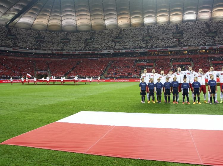 Górnicy wniosą we wtorek polską flagę na Stadion Śląski