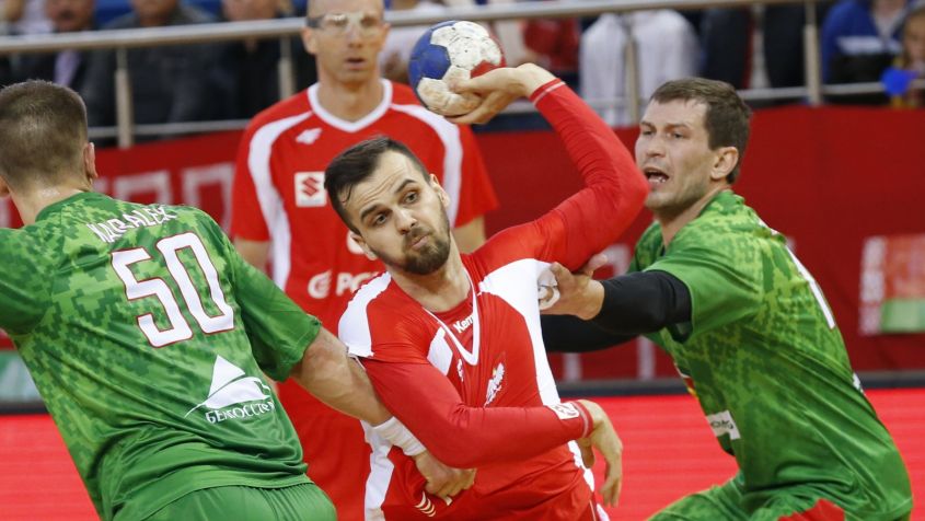 Karol Bielecki (z tyłu) i Krzysztof Łyżwa (fot. PAP/EPA)
