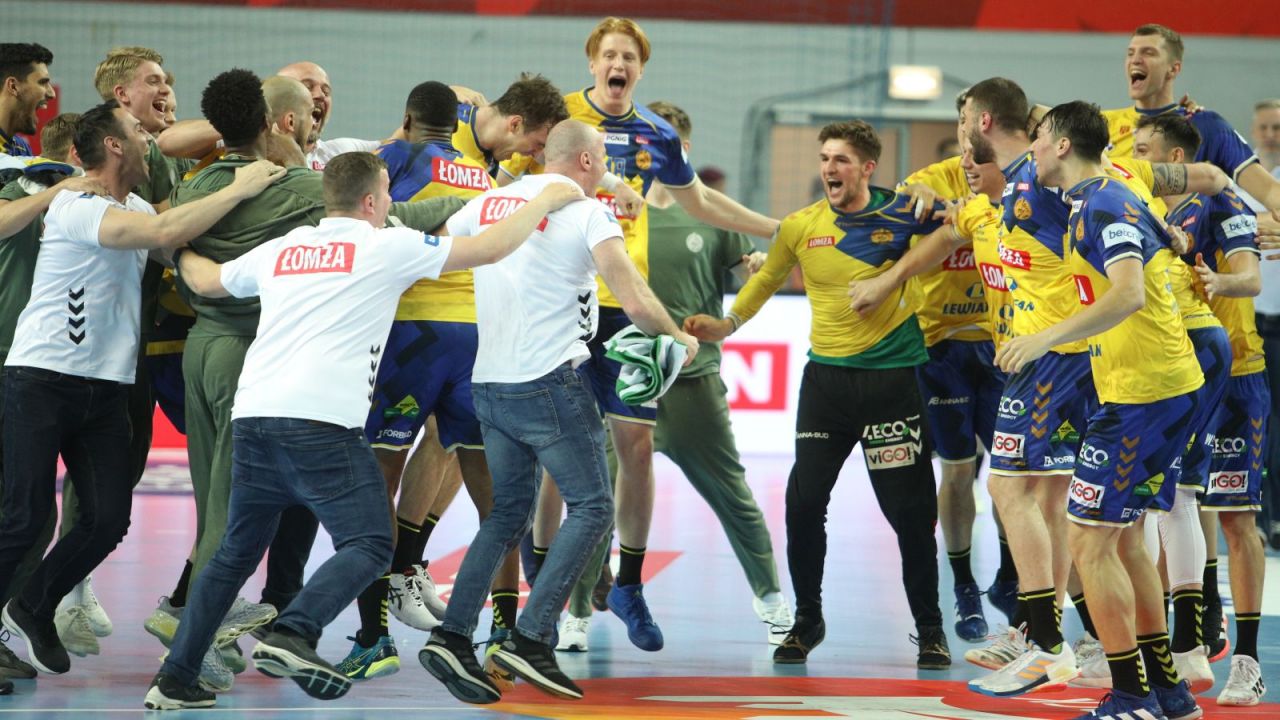 Piłkarze ręczni Łomży Vive Kielce zostali we wtorek mistrzami Polski po raz 19. w historii (fot. PAP / Szymon Łabiński)