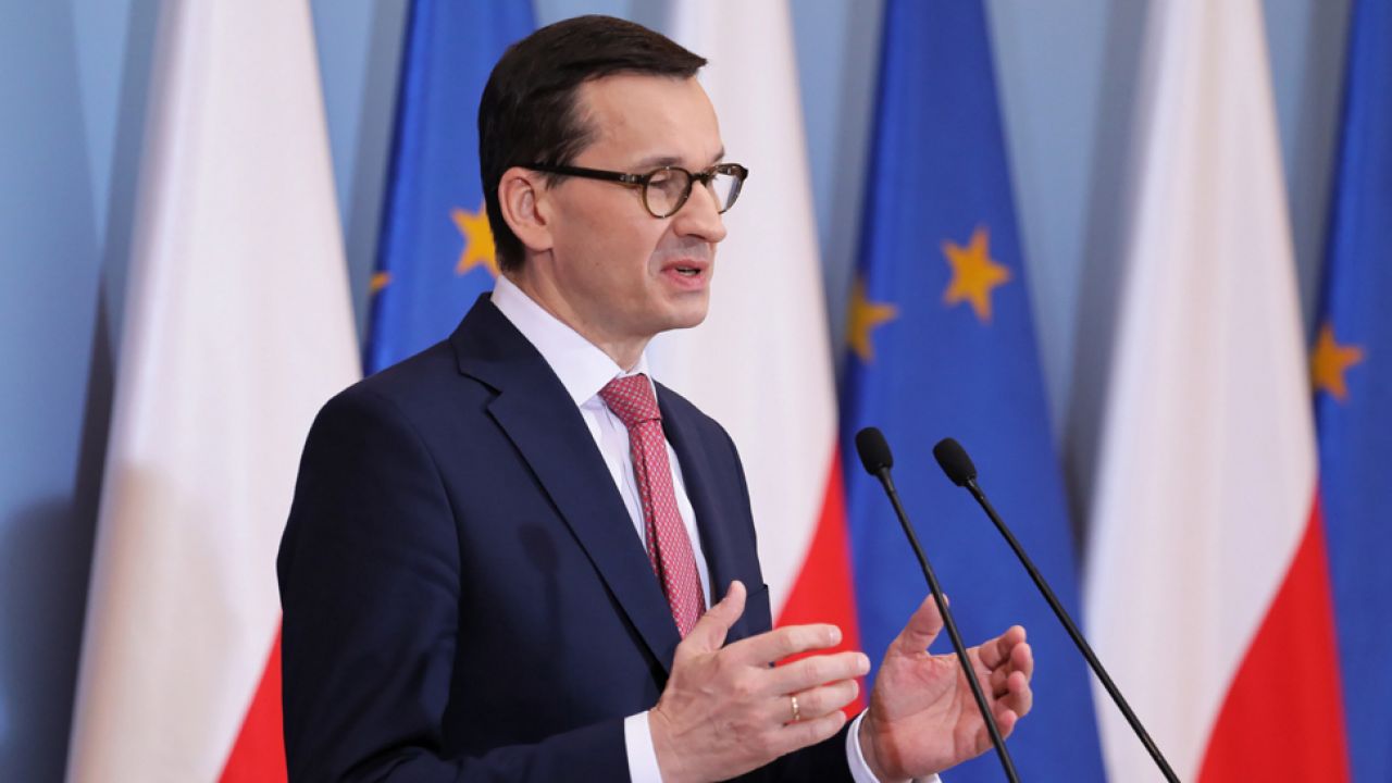 Premier wskazał, że poprzez uszczelnienie podatku rząd ma środki m.in. na „piątkę PiS” (fot. PAP/Paweł Supernak) Premier wskazał, że poprzez uszczelnienie podatku rząd ma środki m.in. na „piątkę PiS” (fot. PAP/Paweł Supernak)